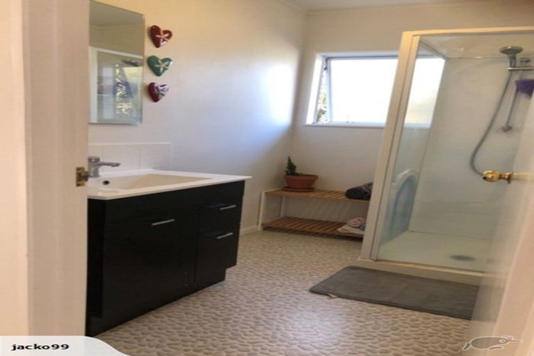 Photo of property in 100c Astley Avenue, New Lynn, Auckland, 0600