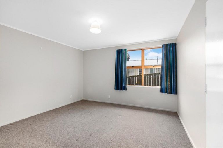 Photo of property in 21 Marne Grove, Waitangirua, Porirua, 5024