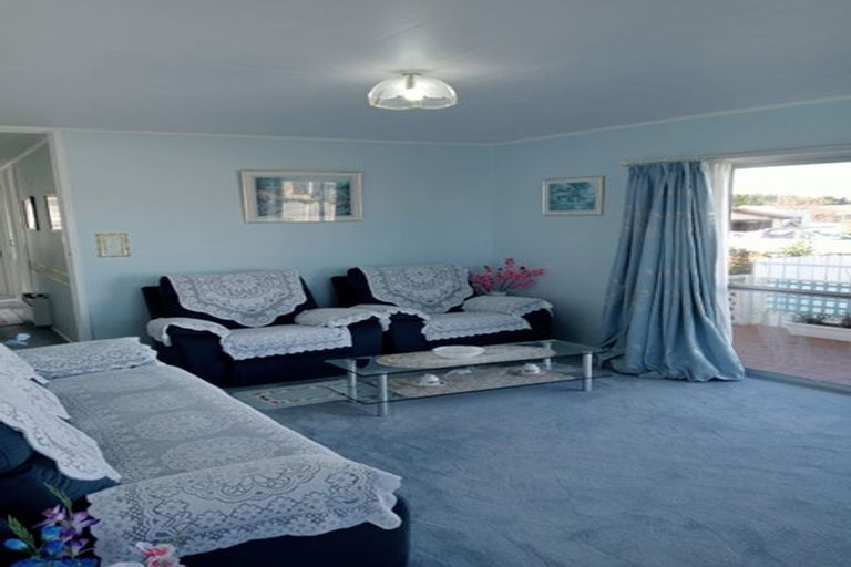 Photo of property in 11 Iredale Road, Hawera, 4610