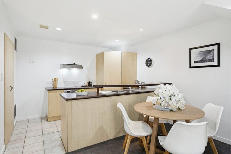Photo of property in Mendosa Terraces Apartments, 14/9 Ebor Street, Te Aro, Wellington, 6011