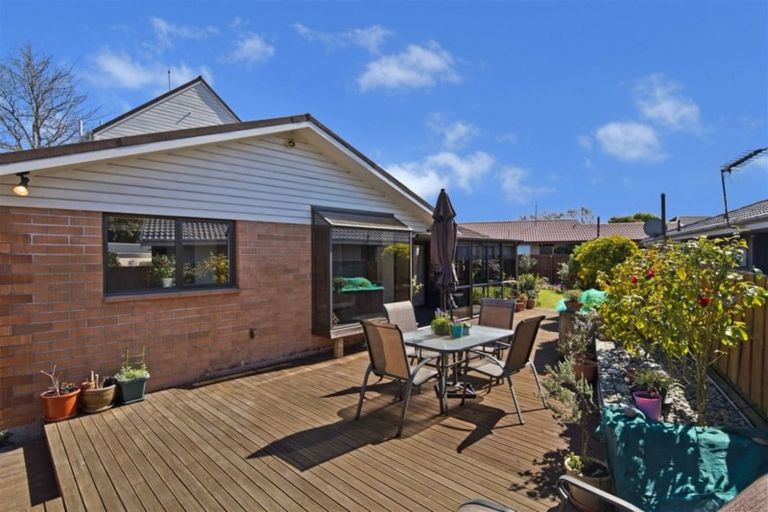 Photo of property in 20 Karnak Crescent, Russley, Christchurch, 8042