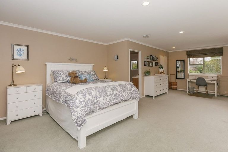 Photo of property in 8a Williams Terrace, Fitzherbert, Palmerston North, 4410