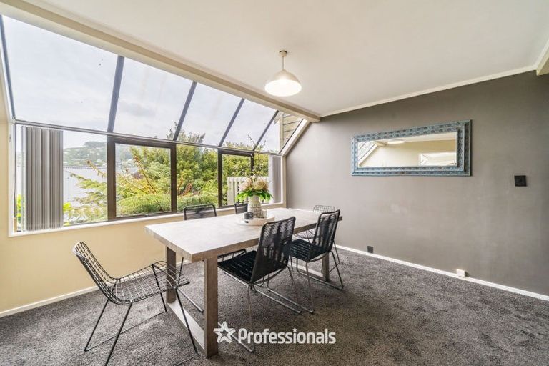 Photo of property in 6 Cassis Place, Crofton Downs, Wellington, 6035