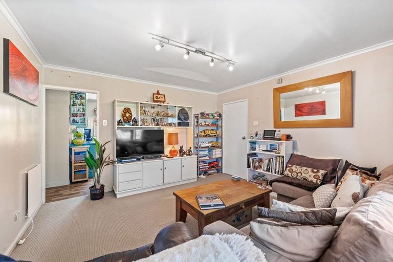 Photo of property in 20 Fitzherbert Avenue, West Harbour, Auckland, 0618