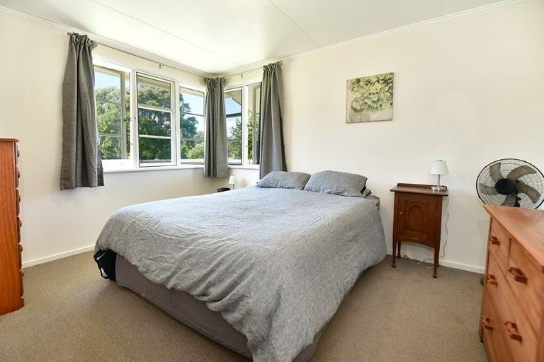 Photo of property in 2/11 Parakai Avenue, Parakai, 0830