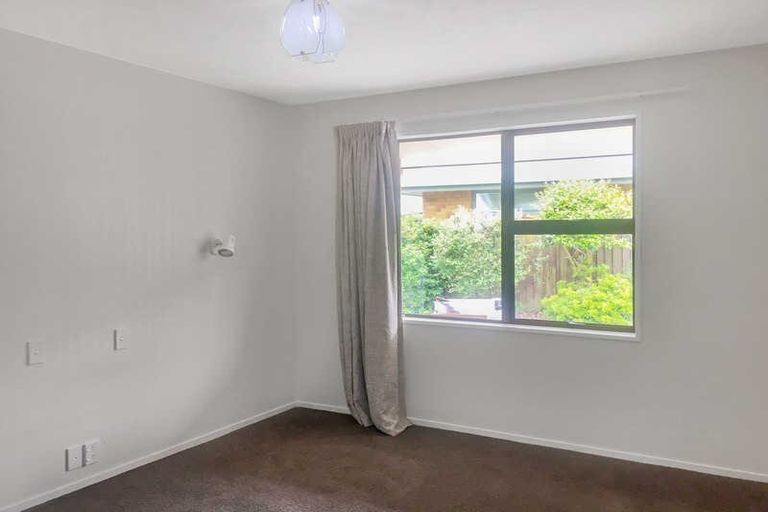 Photo of property in 2/2a Thorrington Road, Cashmere, Christchurch, 8022