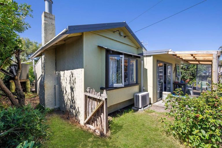 Photo of property in 13 Beach Street, Tangimoana, 4822