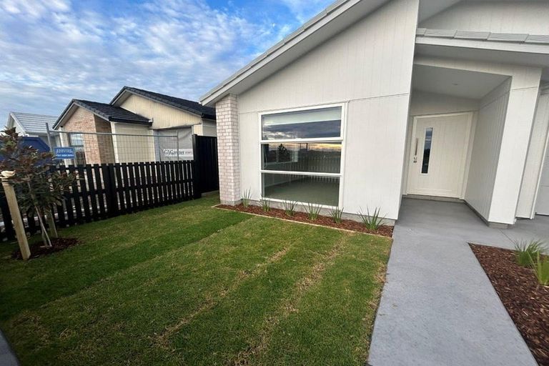 Photo of property in 4 Manhattan Crescent, Papamoa, 3118