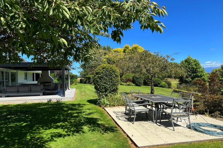 Photo of property in 2 Lees Pakaraka Road, Te Ore Ore, Masterton, 5886