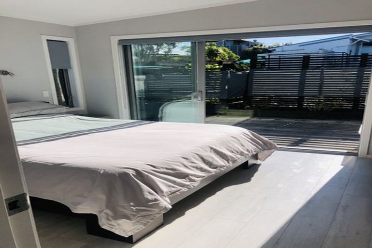 Photo of property in 15 Old Lake Road, Narrow Neck, Auckland, 0624