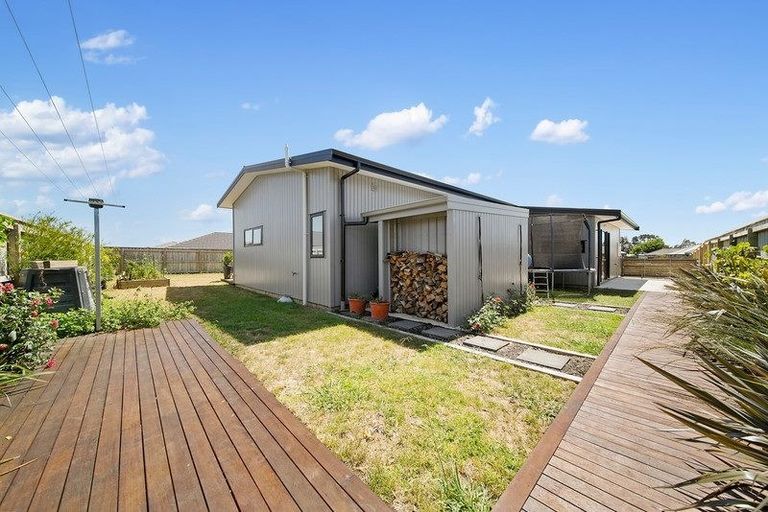 Photo of property in 52 Harbour Crest Drive, Waiuku, 2123