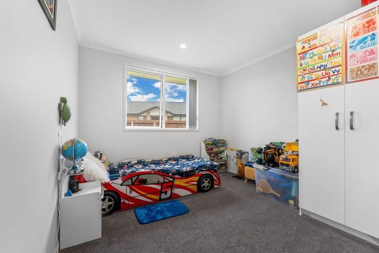 Photo of property in 16 Gibboney Place, Pokeno, 2402