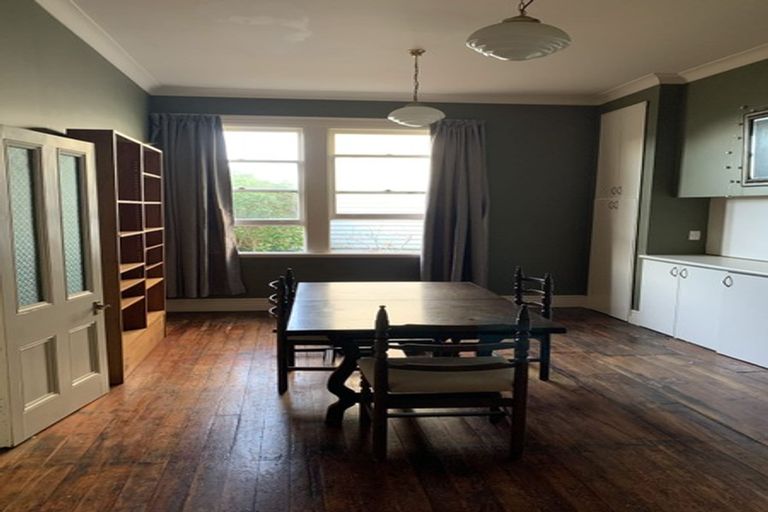 Photo of property in 25 Sutherland Crescent, Melrose, Wellington, 6023