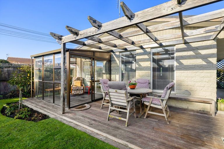 Photo of property in 96 Englefield Road, Northwood, Christchurch, 8051