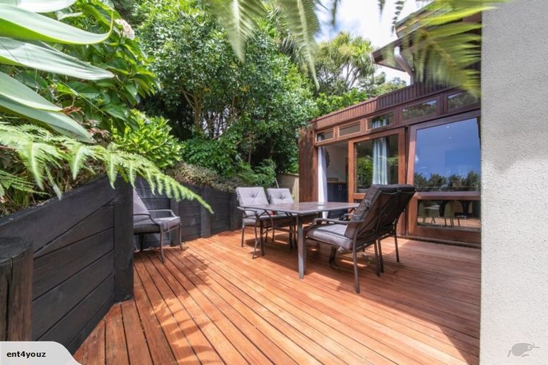 Photo of property in 14 Chamari Close, Titirangi, Auckland, 0604