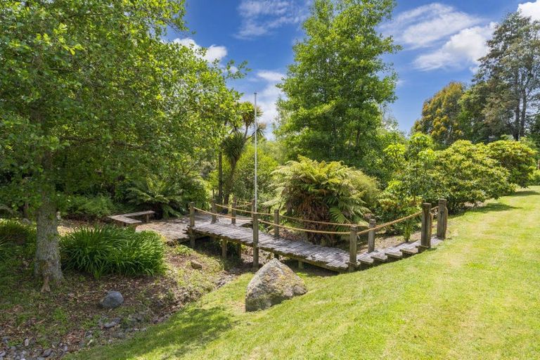 Photo of property in 6 Cameron Drive, Acacia Bay, Taupo, 3385