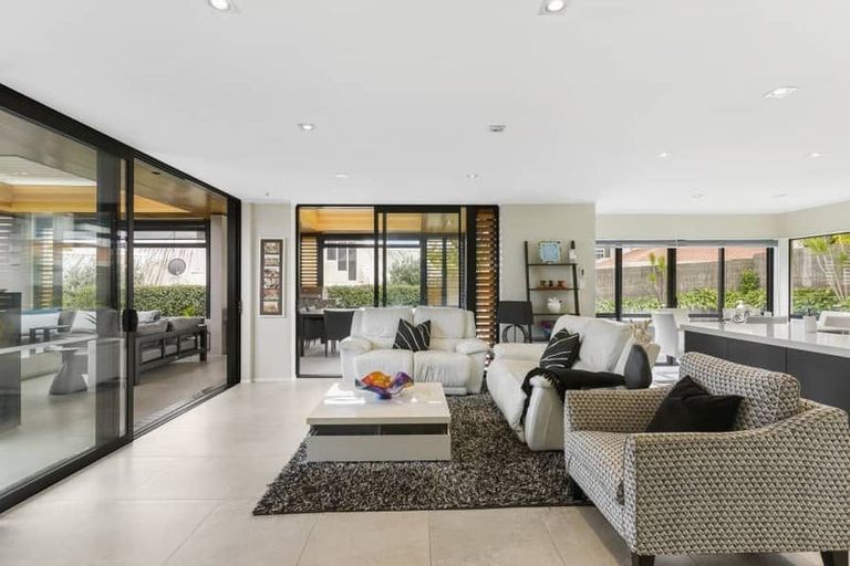 Photo of property in 29 Wiltshire Place, Somerville, Auckland, 2014