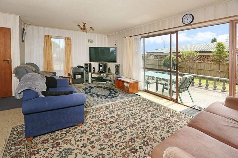 Photo of property in 5 Rathgar Road, Henderson, Auckland, 0610