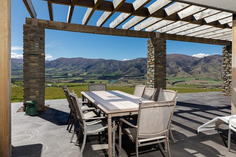 Photo of property in 23 Miharo Lane, Queensberry, Cromwell, 9383