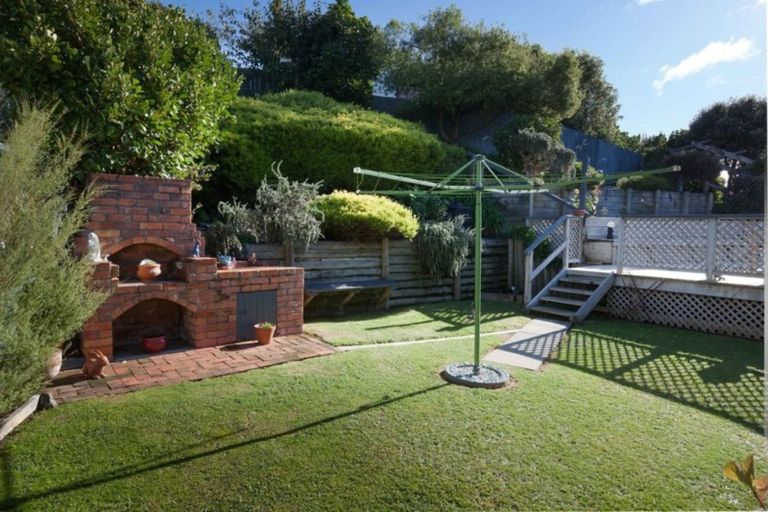 Photo of property in 4 Makora Grove, Paremata, Porirua, 5024