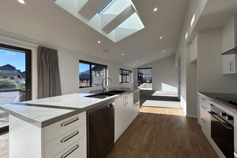 Photo of property in 10 Friesian Close, Jacks Point, 9371