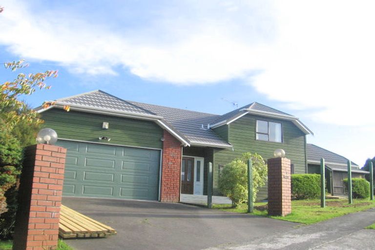 Photo of property in 19 Kinloch Place, Papakowhai, Porirua, 5024