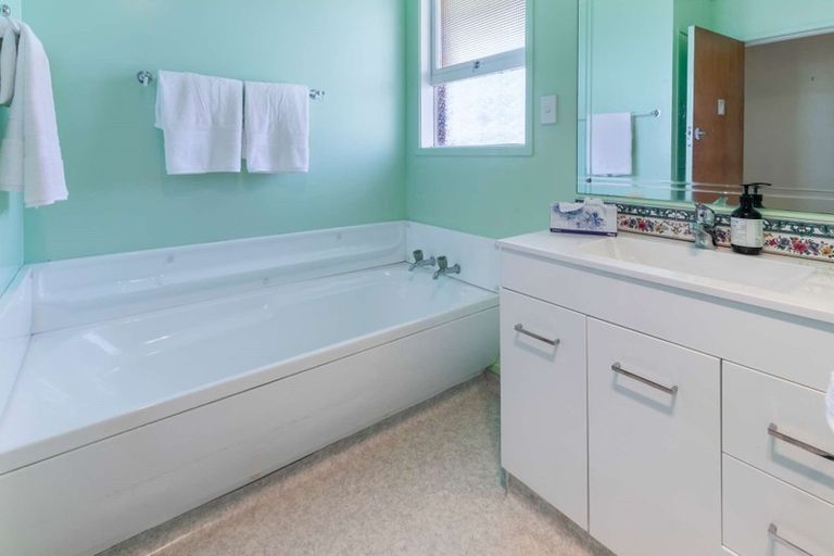 Photo of property in 54 Island View Road, Western Heights, Rotorua, 3015