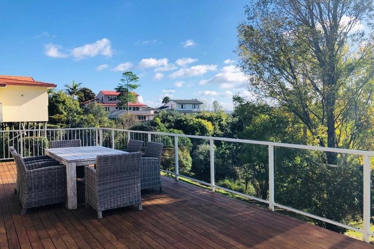 Photo of property in 7 Azure Grove, Unsworth Heights, Auckland, 0632