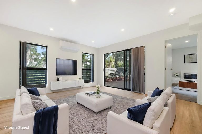 Photo of property in 89e Oreil Avenue, West Harbour, Auckland, 0618