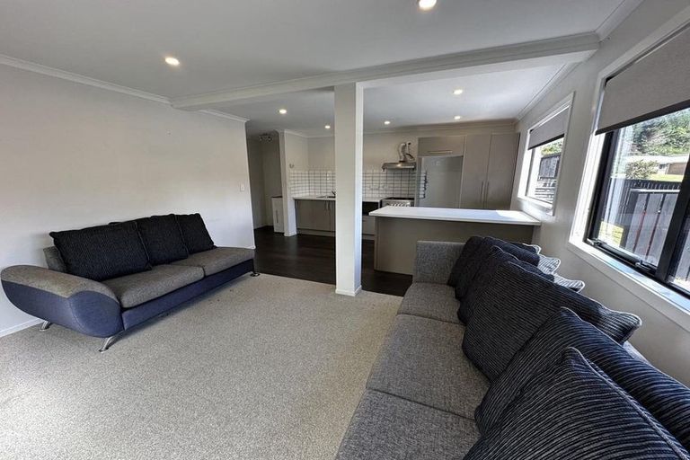 Photo of property in 11a Poneke Drive, Waikanae, 5036