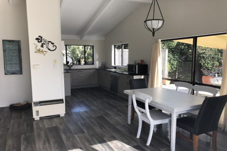 Photo of property in 17 St Anne Place, Omaha, 0986