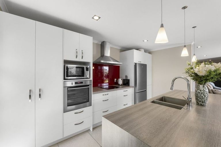 Photo of property in 10 Butterworth Crescent, Papamoa Beach, Papamoa, 3118