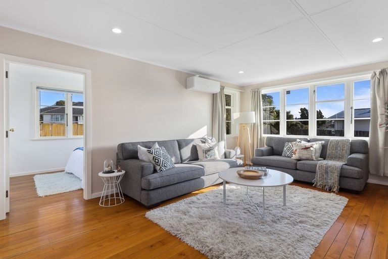 Photo of property in 35 Philomel Crescent, Bayswater, Auckland, 0622