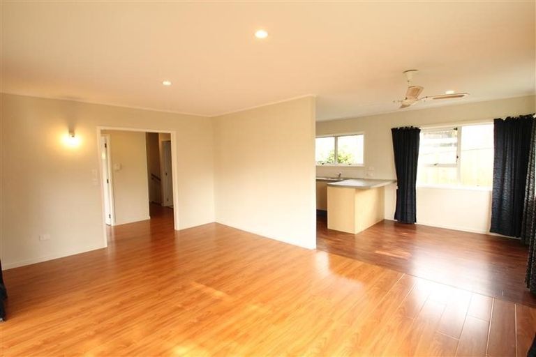 Photo of property in 5 Lysander Crescent, Beach Haven, Auckland, 0626