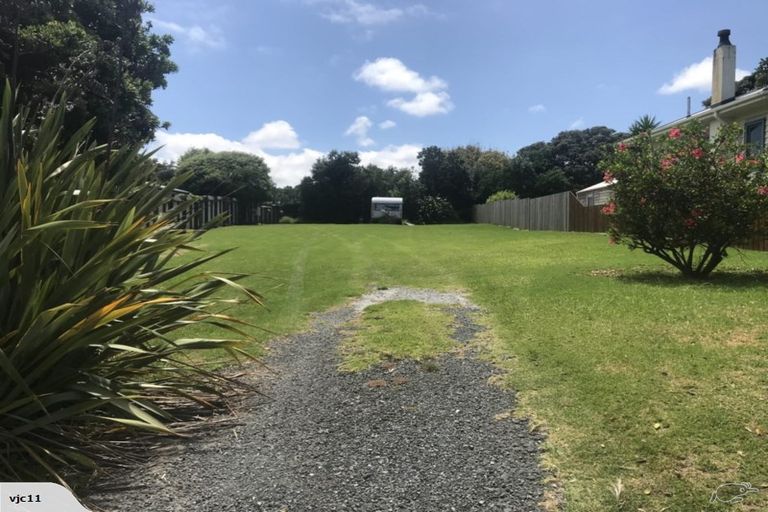 Photo of property in 9 Kelly Street, Baylys Beach, 0377