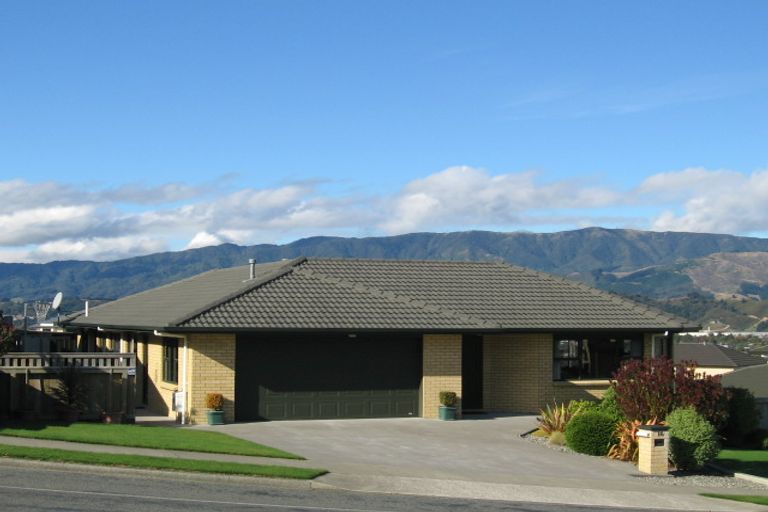 Photo of property in 16 Kirton Drive, Riverstone Terraces, Upper Hutt, 5018