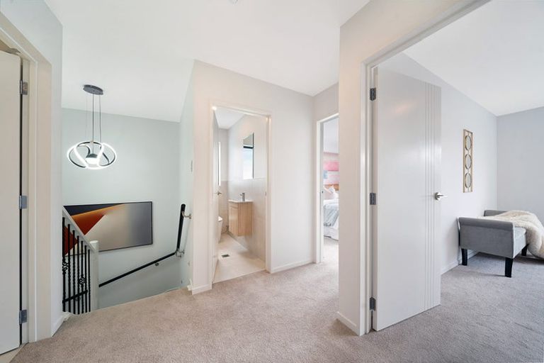 Photo of property in 8/105 Hobsonville Road, West Harbour, Auckland, 0618