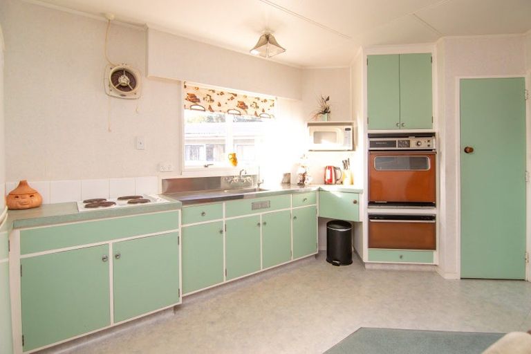 Photo of property in 28 Geraldine Crescent, Cloverlea, Palmerston North, 4412