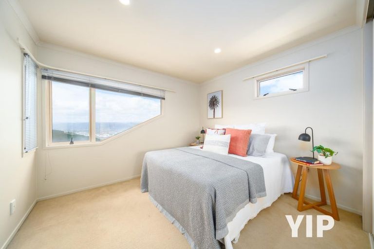 Photo of property in 45 Tamworth Crescent, Newlands, Wellington, 6037