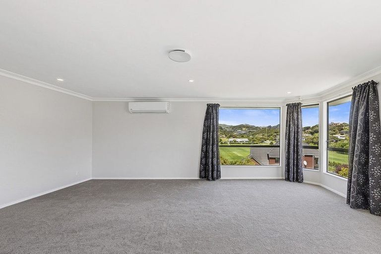 Photo of property in 37 Saunders Close, Whitby, Porirua, 5024