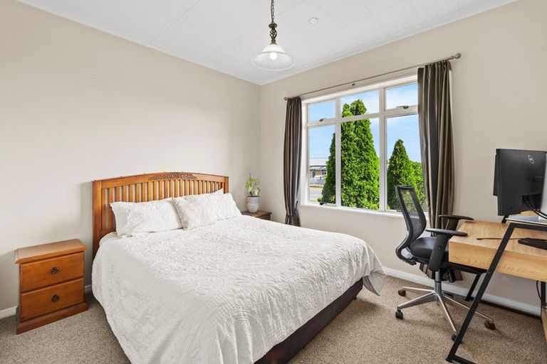 Photo of property in 22 Queen Street, Westport, 7825