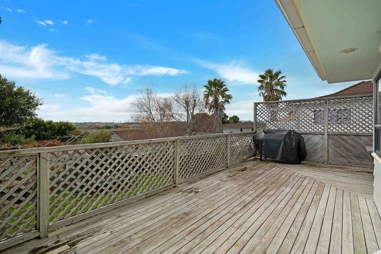 Photo of property in 12 Merida Place, Unsworth Heights, Auckland, 0632