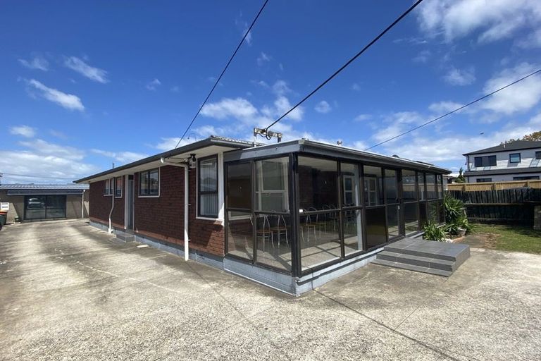 Photo of property in 20 Henwood Road, Mangere East, Auckland, 2024