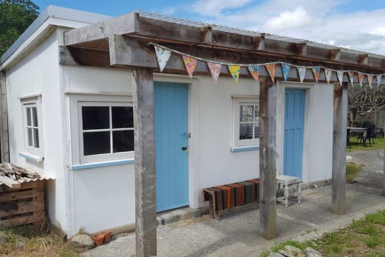 Photo of property in 9 Mahoe Street, Otaki Beach, Otaki, 5512