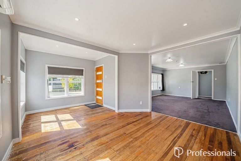 Photo of property in 400 Stokes Valley Road, Stokes Valley, Lower Hutt, 5019