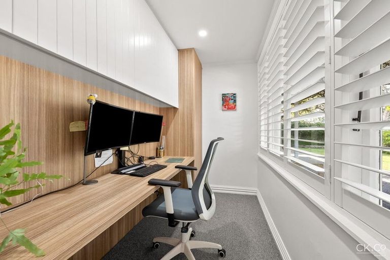 Photo of property in 2 Barton Road, Heretaunga, Upper Hutt, 5018