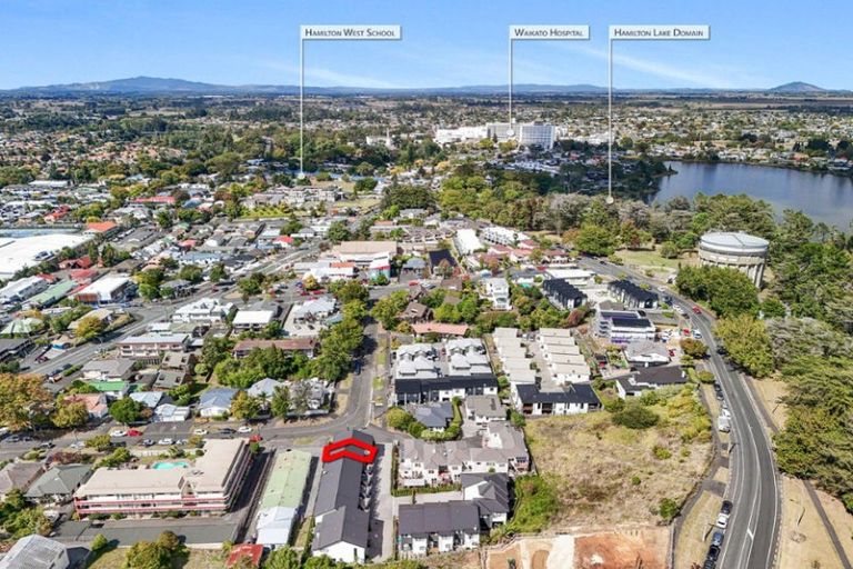 Photo of property in 2/20 Hunter Street, Hamilton Lake, Hamilton, 3204