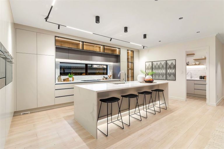 Photo of property in 6 Luff Place, Long Bay, Auckland, 0630