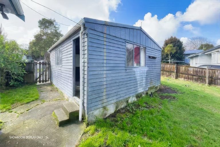 Photo of property in 1 Ballial Place, West Harbour, Auckland, 0618
