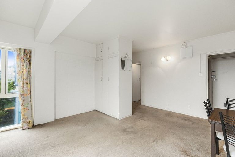 Photo of property in Fairmont Flats, 2d/20 Maarama Crescent, Aro Valley, Wellington, 6021